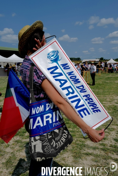 Extreme droite / Meeting de la fête de la victoire