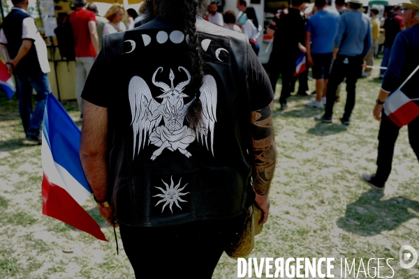 Extreme droite / Meeting de la fête de la victoire