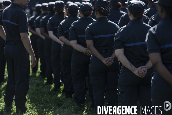 Gardiens de prison diplômés