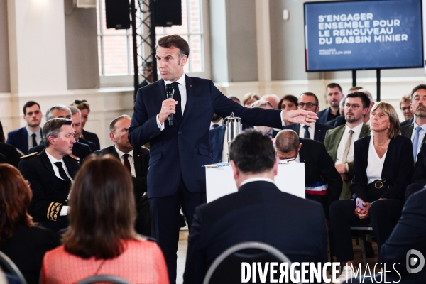 Emmanuel macron dans le nord pas de calais
