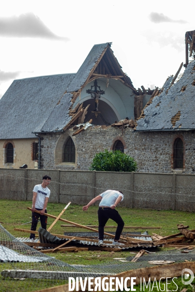 Le clocher de l’église de Valailles arraché par l’orage