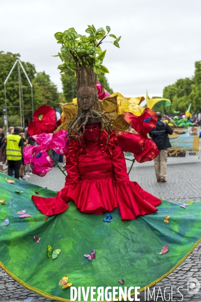 L  Amazonie : Theme du 25e Carnaval Tropical de Paris