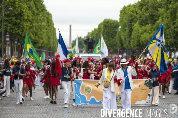 L  Amazonie : Theme du 25e Carnaval Tropical de Paris