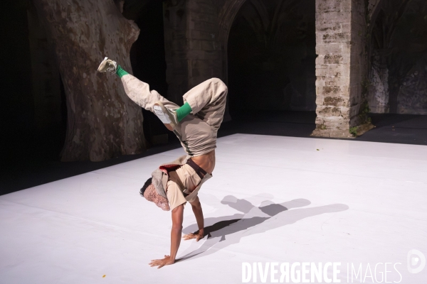 MAGEC / THE DESERT de Radouan Mriziga