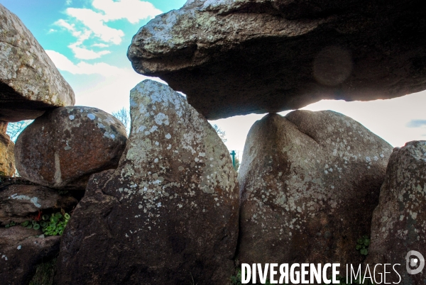 CARNAC : Alignement des Megalithes