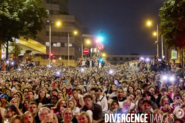 En regardant le feu d artifice du 14 juillet