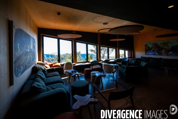 La reunion : construction du gite du volcan