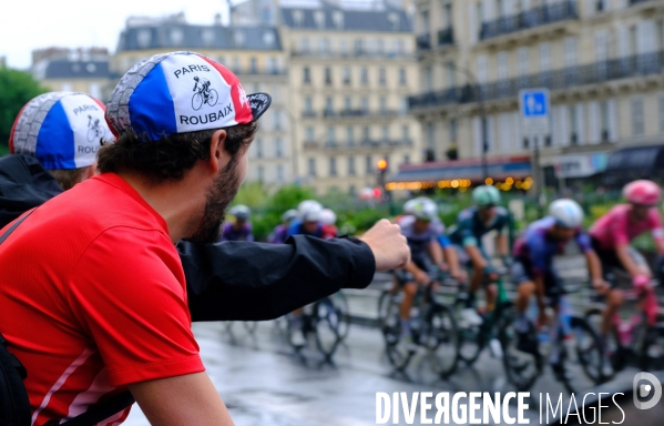 Au passage du Tour de France à Paris