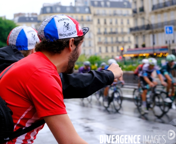 Au passage du Tour de France à Paris