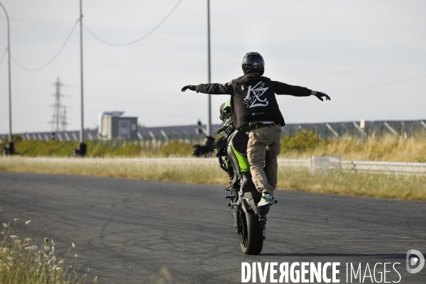 L association SOS Rodéo organise une session sur Bordeaux de Cross-Bitume