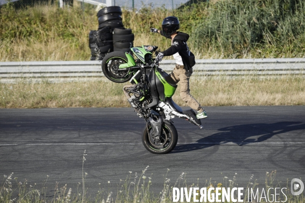 L association SOS Rodéo organise une session sur Bordeaux de Cross-Bitume