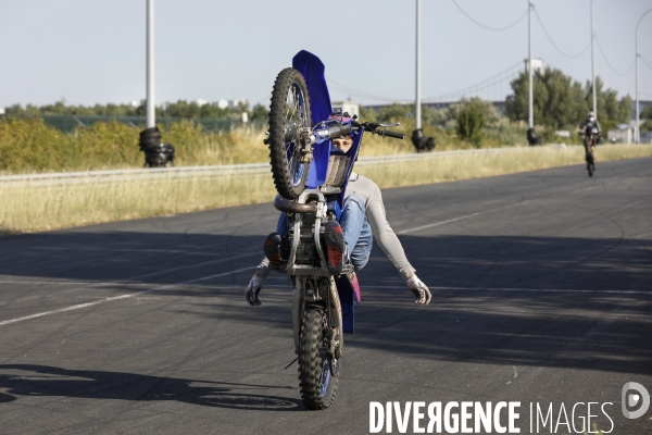 L association SOS Rodéo organise une session sur Bordeaux de Cross-Bitume