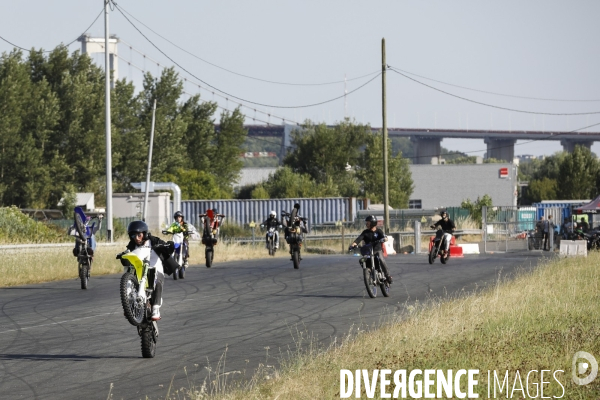 L association SOS Rodéo organise une session sur Bordeaux de Cross-Bitume
