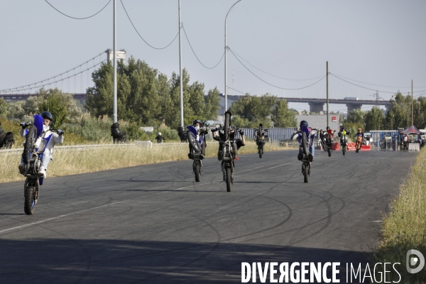 L association SOS Rodéo organise une session sur Bordeaux de Cross-Bitume