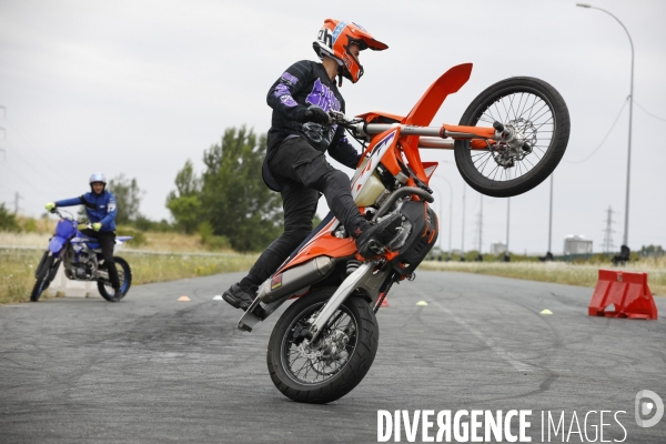 L association SOS Rodéo organise une session sur Bordeaux de Cross-Bitume