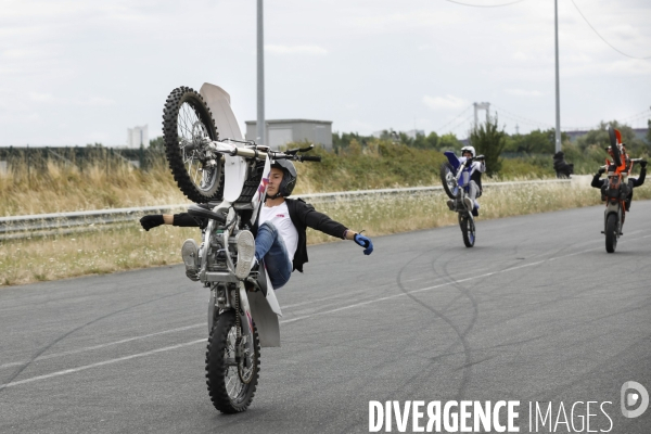 L association SOS Rodéo organise une session sur Bordeaux de Cross-Bitume