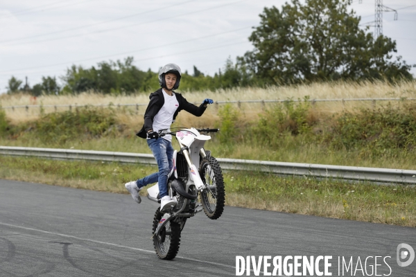 L association SOS Rodéo organise une session sur Bordeaux de Cross-Bitume