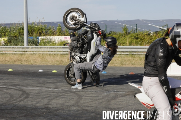 L association SOS Rodéo organise une session sur Bordeaux de Cross-Bitume