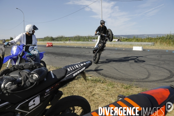 L association SOS Rodéo organise une session sur Bordeaux de Cross-Bitume