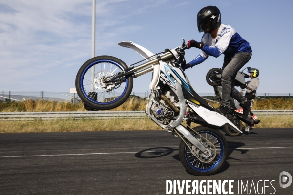 L association SOS Rodéo organise une session sur Bordeaux de Cross-Bitume