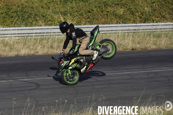 L association SOS Rodéo organise une session sur Bordeaux de Cross-Bitume