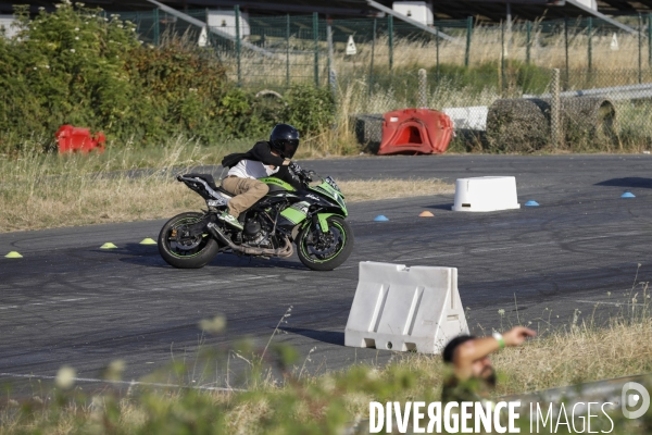 L association SOS Rodéo organise une session sur Bordeaux de Cross-Bitume