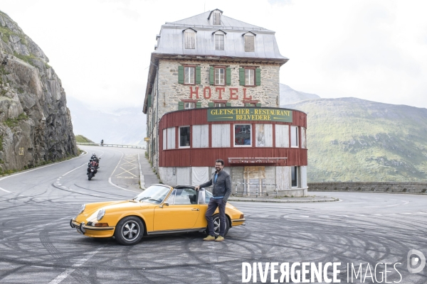 La grande fonte dans la montagne