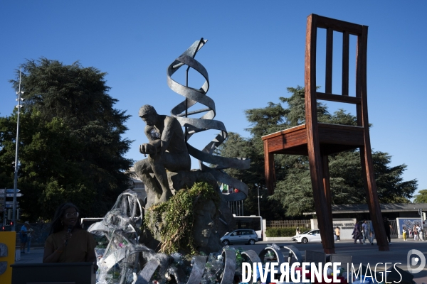 Genève. Inauguration de l’installation “Le fardeau du penseur”