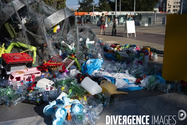 Genève. Inauguration de l’installation “Le fardeau du penseur”