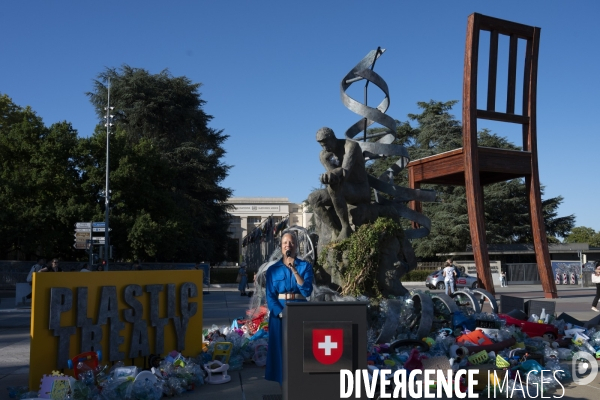 Genève. Inauguration de l’installation “Le fardeau du penseur”