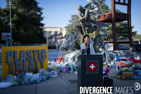 Genève. Inauguration de l’installation “Le fardeau du penseur”