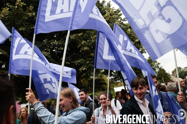 Debout - meeting commun