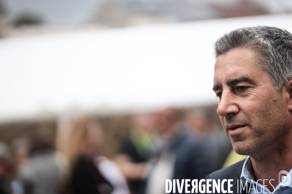 Debout - meeting commun