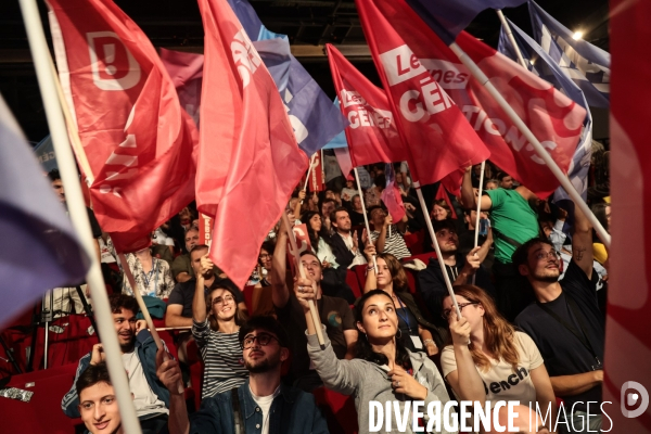 Debout - meeting commun