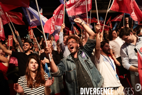 Debout - meeting commun