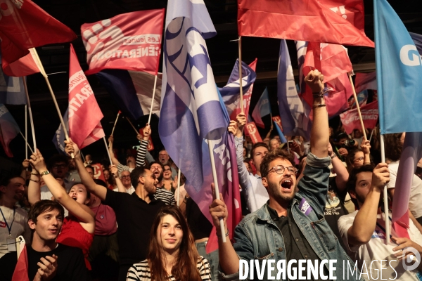 Debout - meeting commun