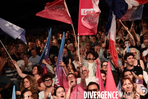 Debout - meeting commun