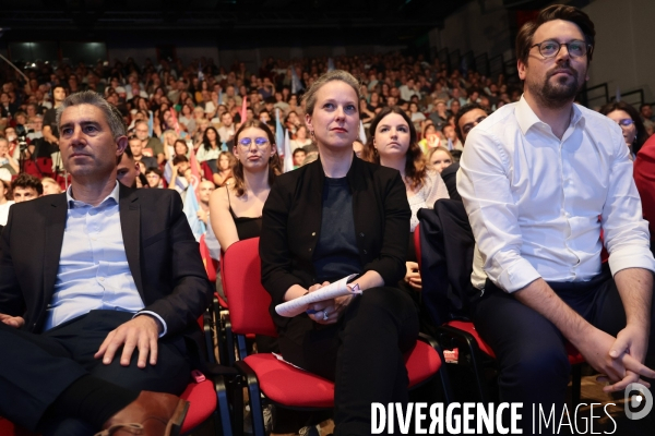 Debout - meeting commun