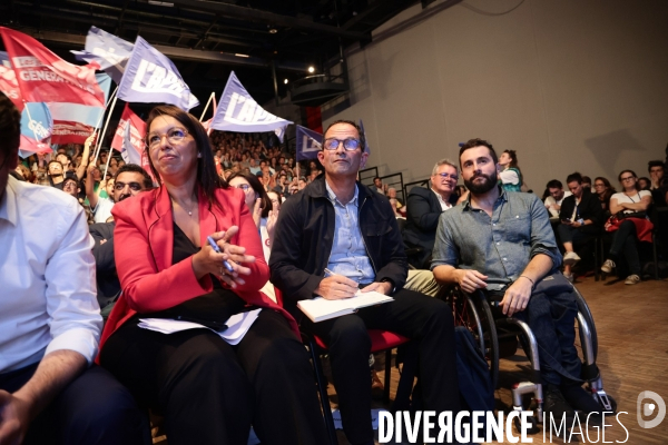 Debout - meeting commun