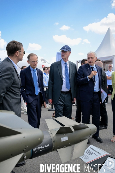 Deplacement d eric lombard au Salon du Bourget