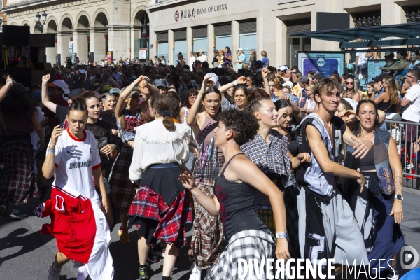Défilé de la Biennale de la Danse de Lyon