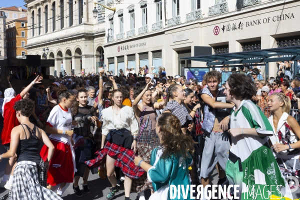 Défilé de la Biennale de la Danse de Lyon