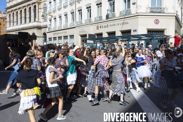 Défilé de la Biennale de la Danse de Lyon
