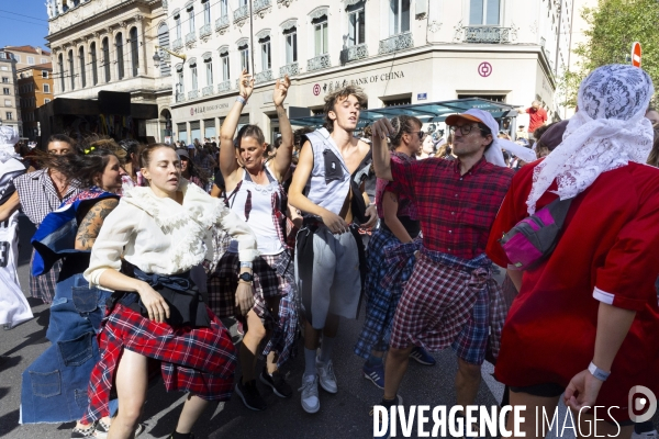 Défilé de la Biennale de la Danse de Lyon