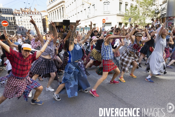 Défilé de la Biennale de la Danse de Lyon