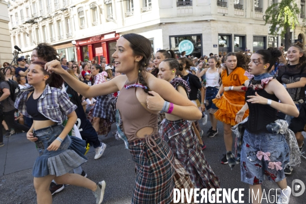 Défilé de la Biennale de la Danse de Lyon