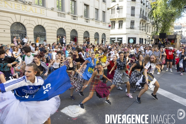 Défilé de la Biennale de la Danse de Lyon