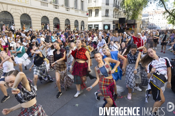 Défilé de la Biennale de la Danse de Lyon