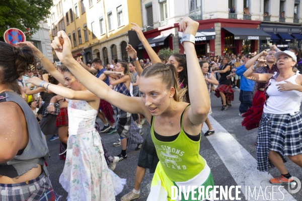 Défilé de la Biennale de la Danse de Lyon