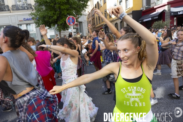 Défilé de la Biennale de la Danse de Lyon